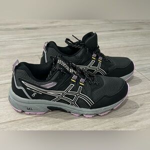 ASICS Gel-Venture 7.5 wide Black and Gray Sneakers with Pink Accents
